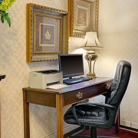 Days Inn & Suites By Wyndham Хикъри Екстериор снимка