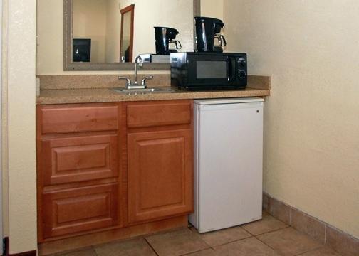 Days Inn & Suites By Wyndham Хикъри Екстериор снимка